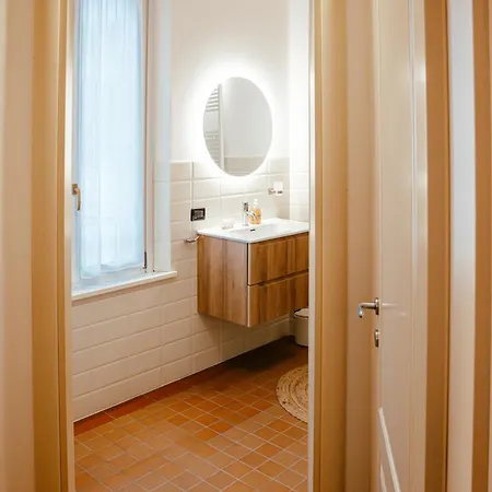 Bed & Breakfast Casa Enzo - Near The Centre 3*