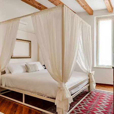 Casa Enzo - Old Town & Station - Ac, Free Parking - Family & Business Bed & Breakfast Modena
