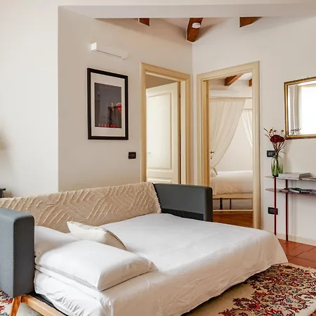 Nocleg ze śniadaniem Casa Enzo - Old Town & Station - Ac, Free Parking - Family & Business 3*